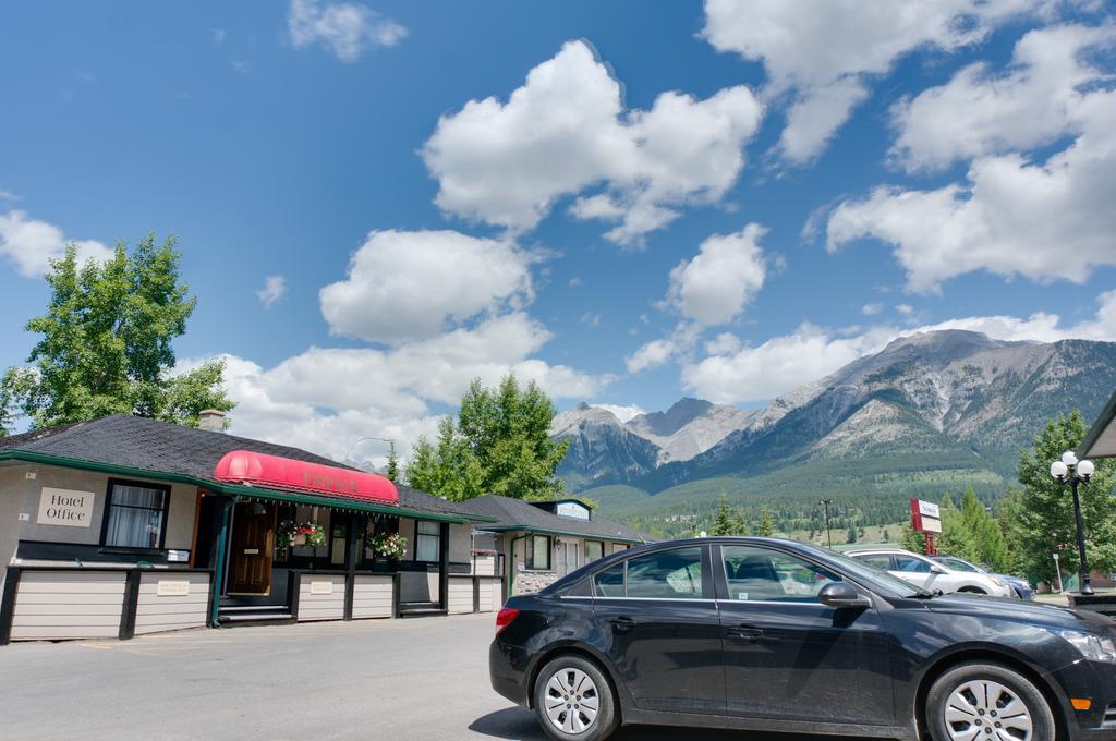 The Drake Inn Canmore Kültér fotó