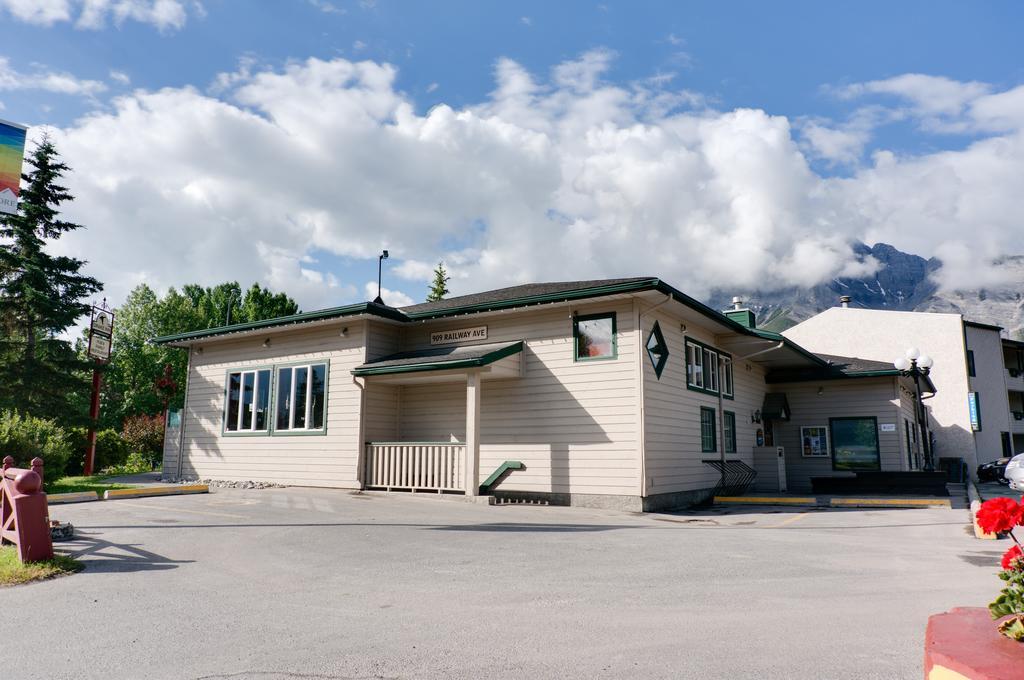 The Drake Inn Canmore Kültér fotó
