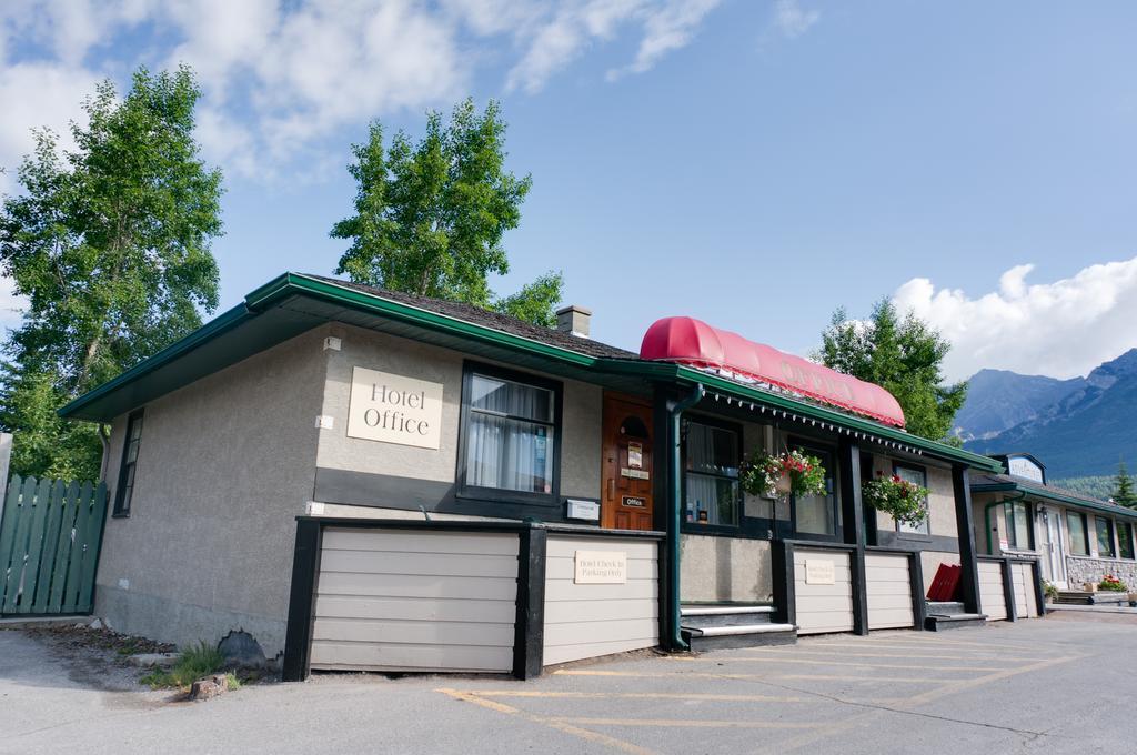 The Drake Inn Canmore Kültér fotó