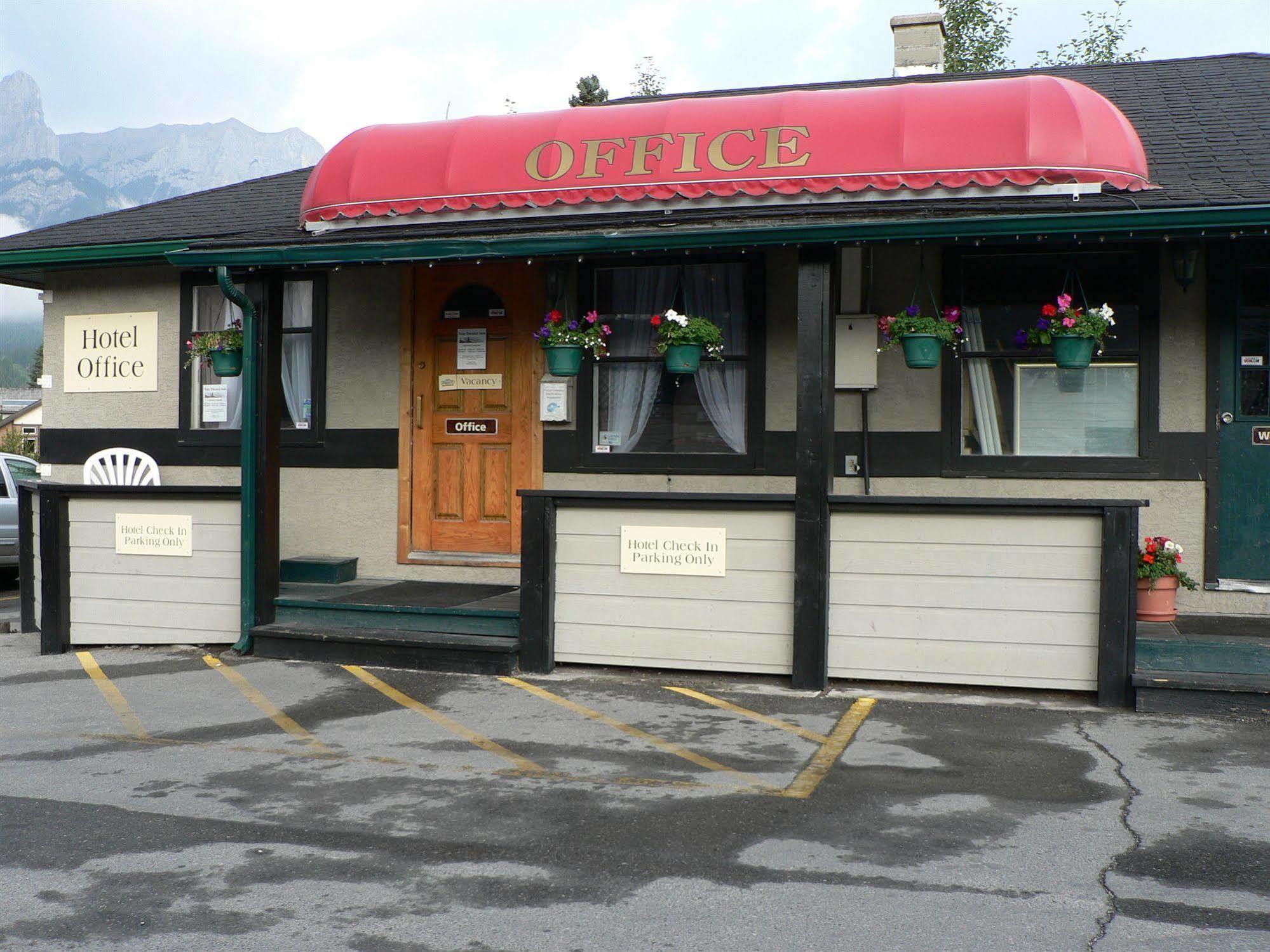 The Drake Inn Canmore Kültér fotó