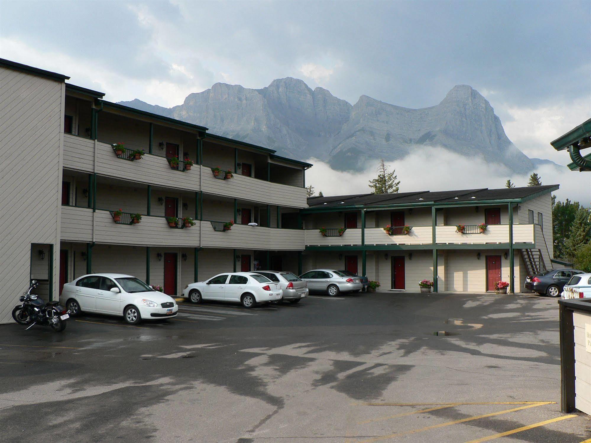 The Drake Inn Canmore Kültér fotó